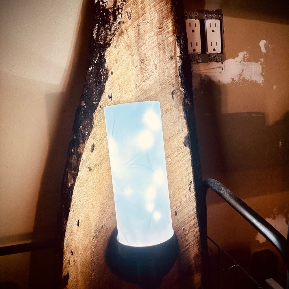 Elegant White Art Lamp